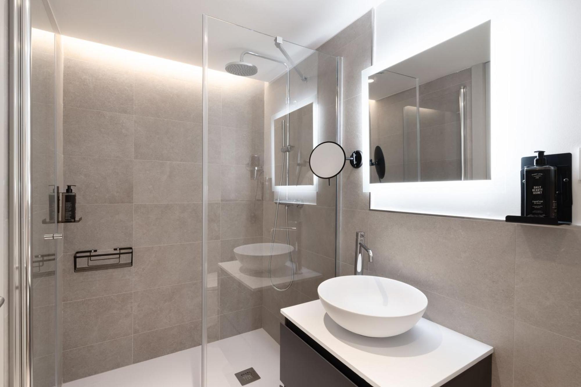 Limehome Madrid Calle De Juan Hurtado De Mendoza エクステリア 写真